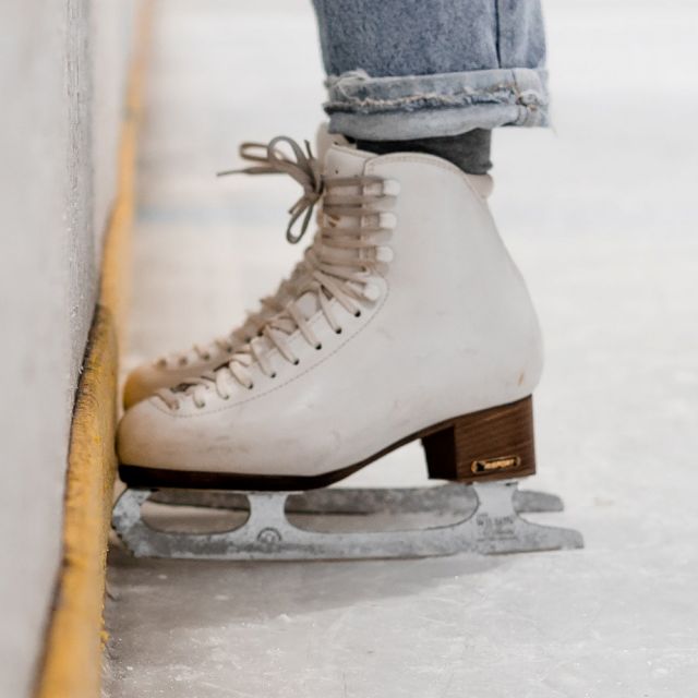 Eislaufen (Symbolfoto) © Kelli McClintock / Unsplash (WEfBjlrhwcs)