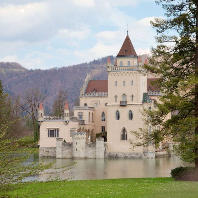 Anif: Wasserschloss Anif © Matthias Kabel, Creative Commons 2.5 (Wikipedia)