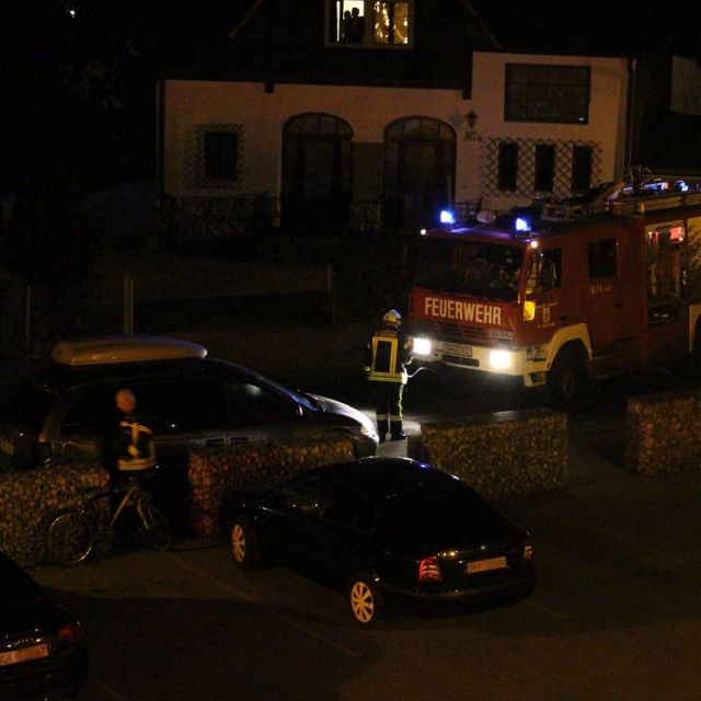 Feuerwehr bei Nacht: Auto aus dem See gezogen © Roland Vidmar
