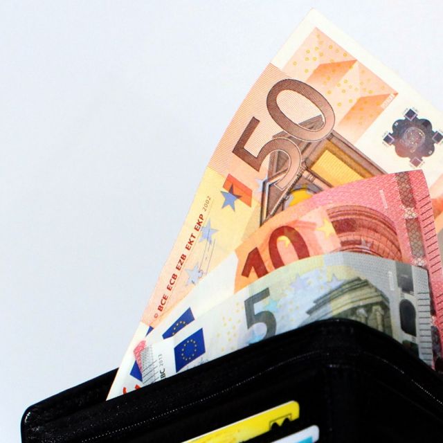 Wirtschaft / Geld / Geldbörse mit Euro-Scheinen Detailaufnahme © Roland Vidmar